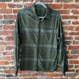 Lululemon Medium Long Sleeve Green Performance Button Down